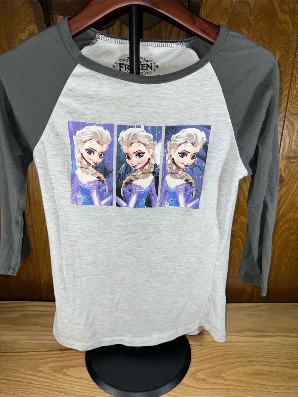 🎉Disney Elsa Raglan Long Sleeve Tee - Gray & White with Purple Graphic. D232